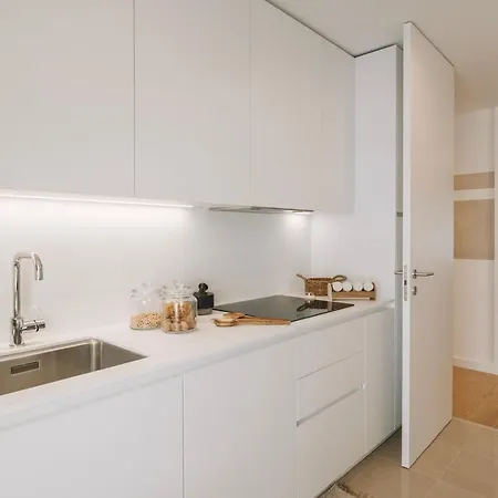 Circeo - 2 Bedrooms And Balcony In Alvalade *