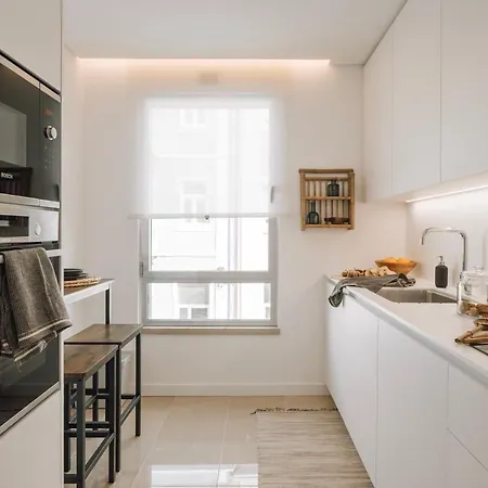 Apartment Circeo - 2 Bedrooms And Balcony In Alvalade Lisbon