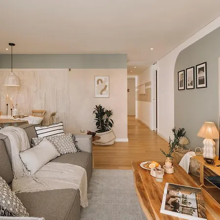 Circeo - 2 Bedrooms And Balcony In Alvalade * Lissabon