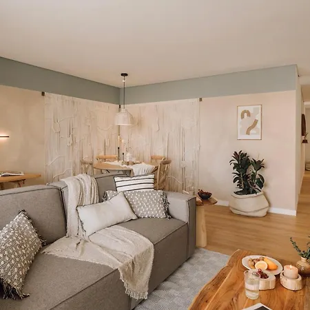 Circeo - 2 Bedrooms And Balcony In Alvalade Apartment