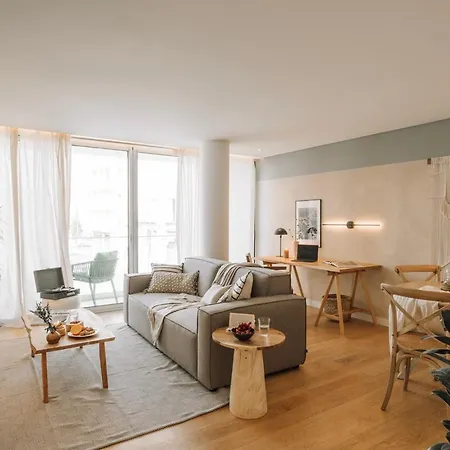 Circeo - 2 Bedrooms And Balcony In Alvalade Apartment *